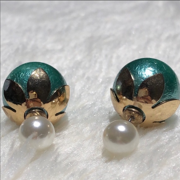 🐷 Green Foiled Faux Pearl Earring - Picture 4 of 4